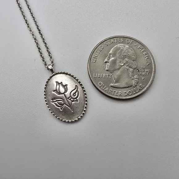 Me & Ro 925 Sterling Silver Oval Pendant Necklace with Floral Motif - Picture 5 of 8